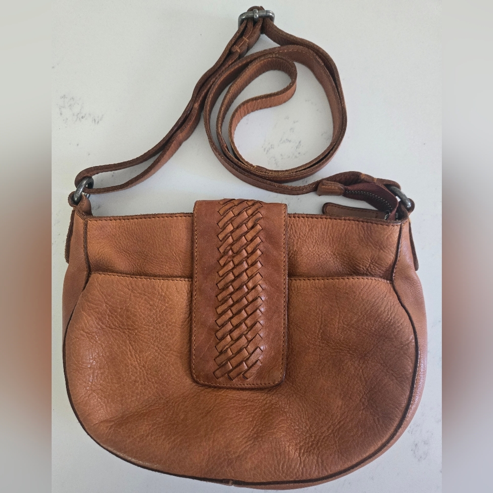 Elegant Tan Leather Crossbody Bag